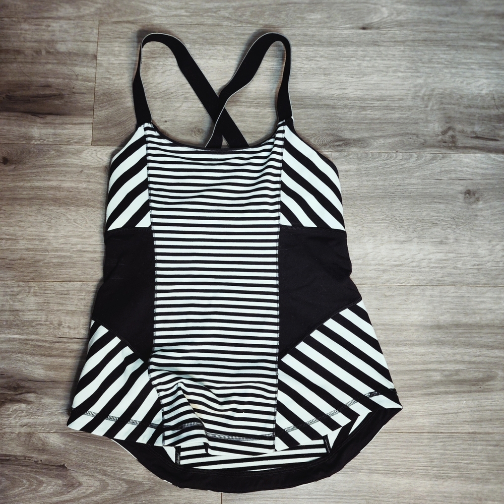 Lululemon Striped Built-In Bra Tank Top • Rare Black & White Crossback